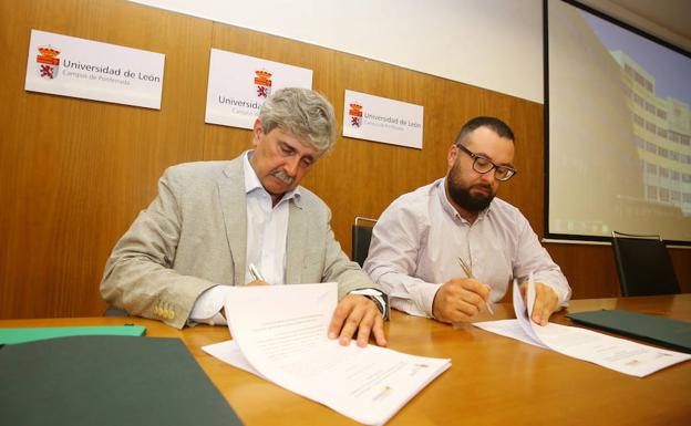 Firma del convenio entre la ULE y la ARMH.