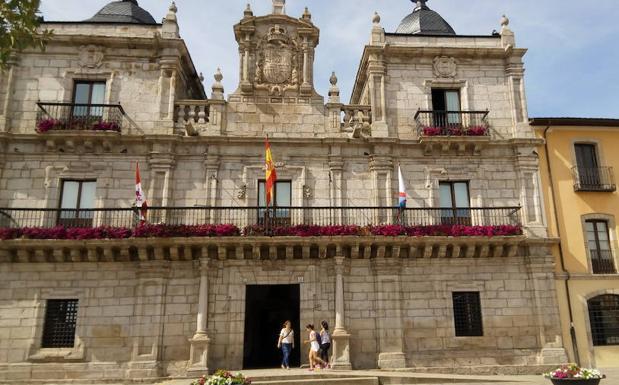 Ayuntamiento de Ponferrada. /C. Ramos