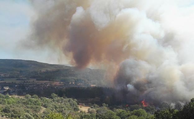 Imagen de uno de los incendios que asoló el Bierzo este verano./ATBRIF