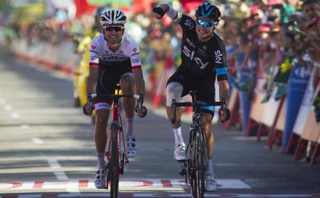 Haimar llega a meta junto a Nicolas Roche. /Afp