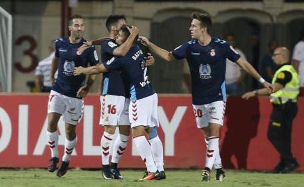 Los jugadores de la Cultural celebran un gol en Sevilla./LaLiga