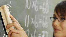 Los interinos en Educación esperan hasta la madrugada del lunes para conocer sus destinos