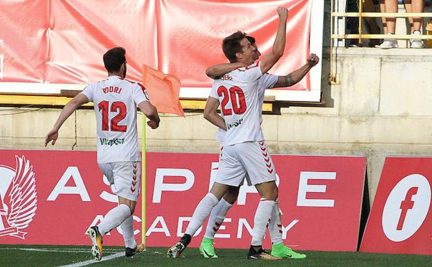 Señé, Yeray y Rodri celebran el 4-4./Peio García