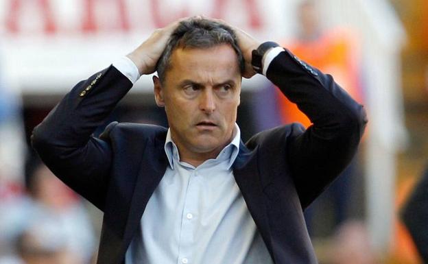 Fran Escribá se lamenta en un partido. /Efe