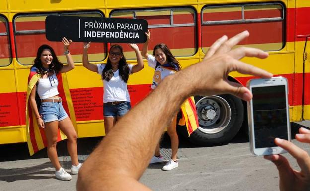 Tres jóvenes independentistas./