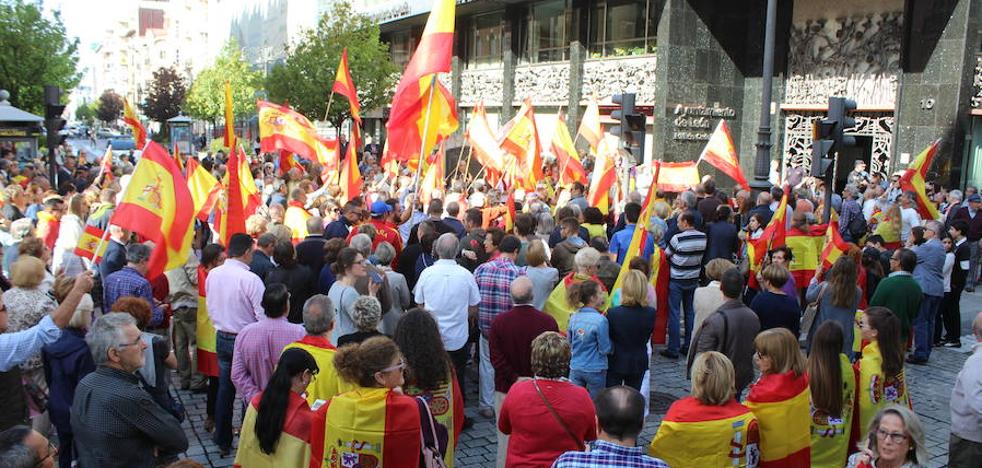 Medio millar de leoneses salen a la calle para reclamar la unidad de España