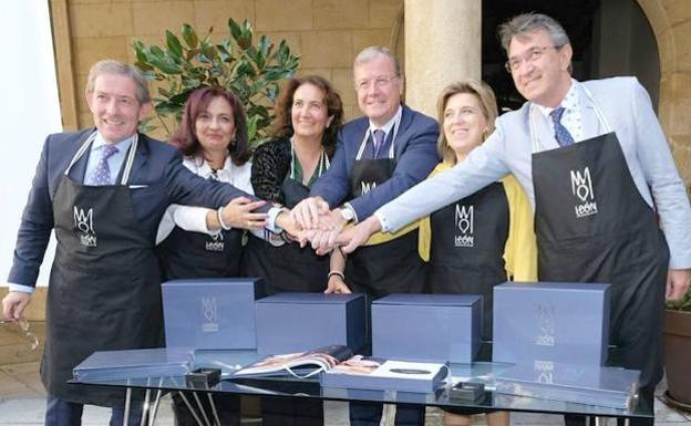 Majo, a la derecha, en la presentación de la candidatura de León. /Ical