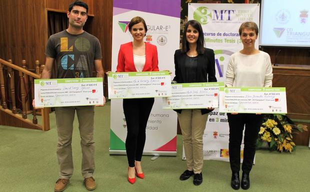 Los cuatro ganadores del premio./