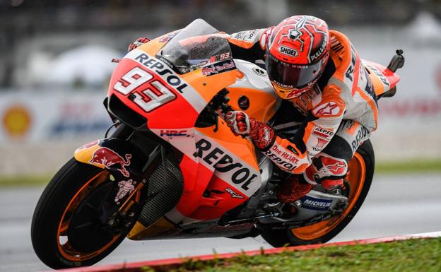 Marc Márquez, durante la carrera en Sepang. /Afp