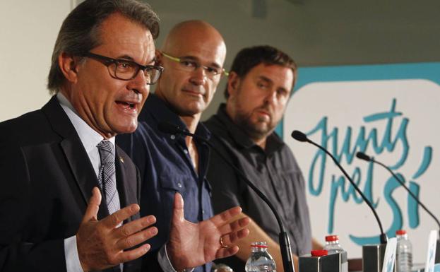Mas (i), Romeva (c) y Junqueras. /Quique García (Efe)