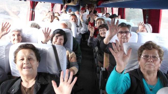 Jubilados en una excursión. /