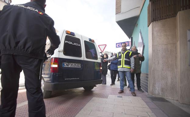 Entrada en los Juzgados de Aranda de los detenidos./