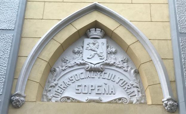 La Iglesia quiere dar uso comercial al edificio Sopeña, pero legalmente no parece posible. /