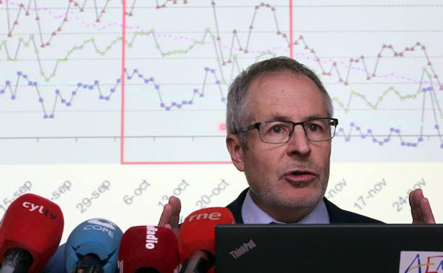 El delegado territorial de la Aemet, Juan Pablo Álvarez, presenta el balance del otoño y adelanta las previsiones del invierno./Cacho