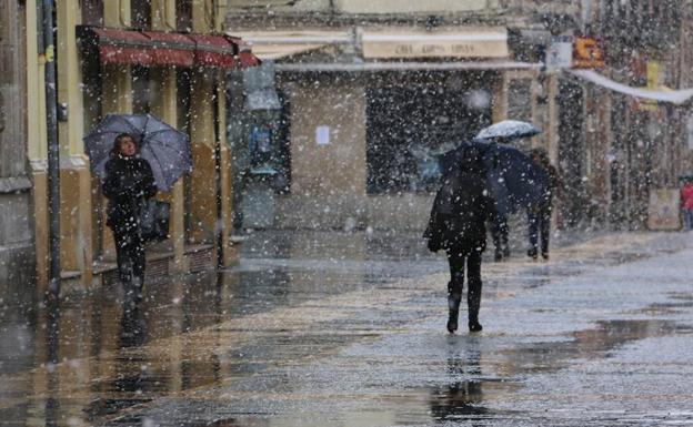 Imagen de la nieve alcanzando León capital./leonoticias