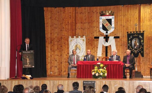 Pablo Antonio Muñoz abre la Semana Santa coyantina con un pregón sobre procesiones y fe