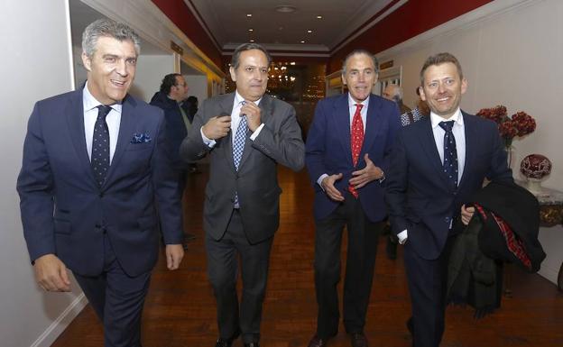 Representantes de la Fele y del Cem, antes de la asamblea. /Campillo