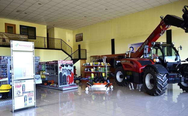Interior del concesionario y taller Electromecánica 2M Motor.