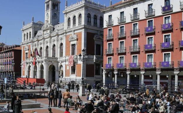 Plaza Mayor de Valladolid engalanada para la Semana Santa. /Gabriel Villamil