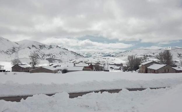 Imagen de la zona de montaña de León bajo la nieve./