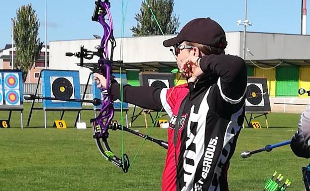 Alejandro González participa en el Gran Premio de tiro con arco de Cáceres
