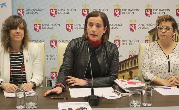 Manuela García, diputada de Educación, en la rueda de prensa de este lunes./D. G.