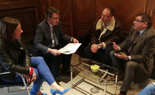 La Fundación Cielos de León realizará un 'bautismo de vuelo' con residentes en Cosamai con motivo de su 50 aniversario