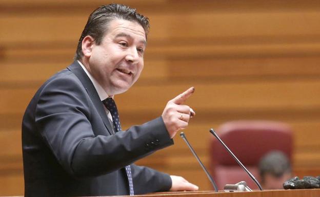 Luis Mariano Santos, procurador en las Cortes por UPL./