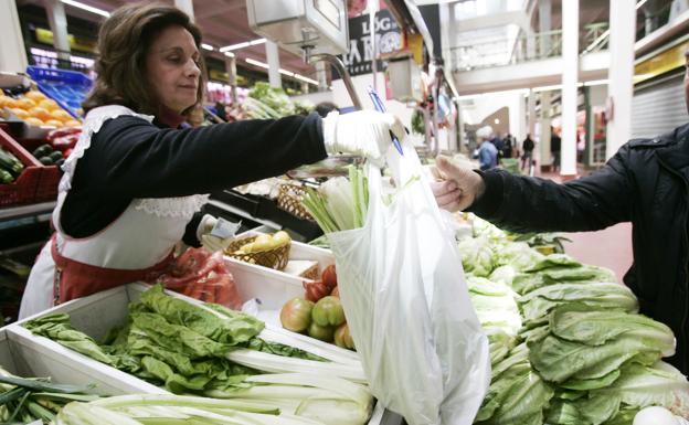 Las bolsas de plástico empiezan a cobrarse a partir de este domingo