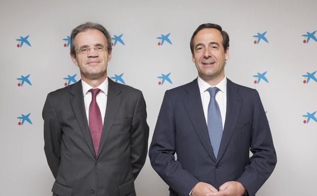 El presidente de CaixaBank Jordi Gual y el consejero delegado Gonzalo Gortázar. /R. C