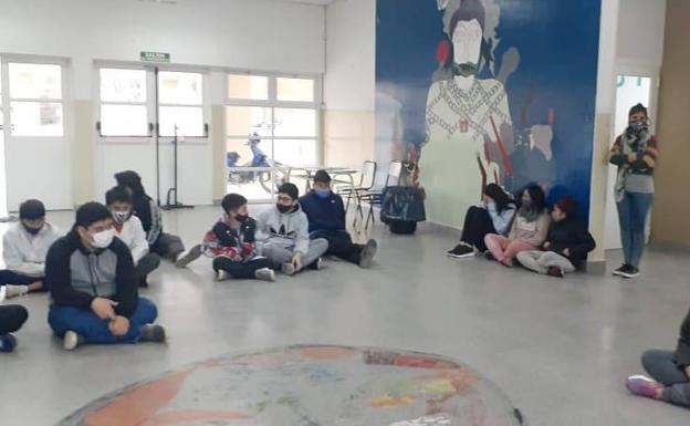 Alumnos argentinos durante la videoconferencia.