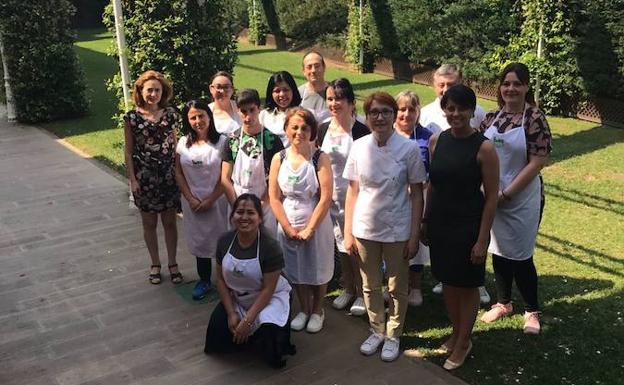 15 alumnos finalizan el taller de pastelería y repostería organizado por el Imfe de Ponferrada