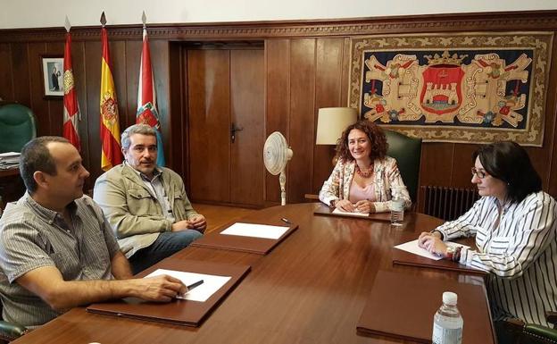 La alcaldesa de Ponferrada recibe al nuevo secretario provincial de CCOO