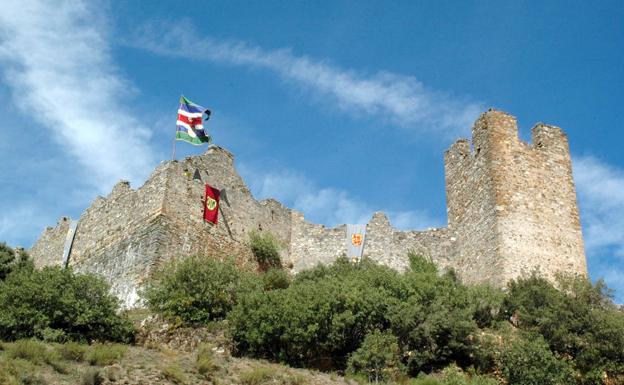 Noche de música tradicional berciana y cine en el Castillo de Cornatel