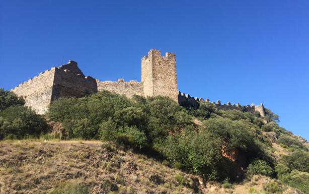 CB urge al alcalde de Priaranza a solicitar la declaración de centro museístico para el castillo de Cornatel