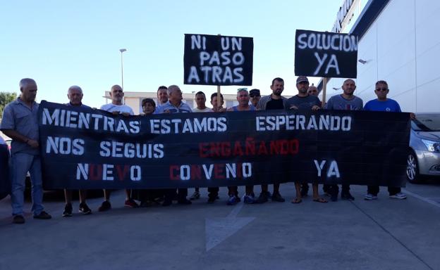 Ponferrada amanece bajo los efectos de la primera jornada de huelga en el servicio de basuras