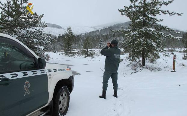 La Guardia Civil rescata a una peregrina desorientada en los montes de El Acebo