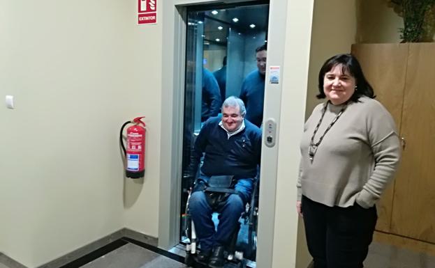 El Ayuntamiento de Villafranca estrena ascensor tras una inversión de 50.000 euros