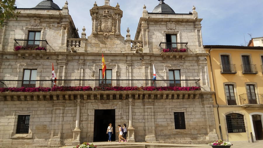 Merayo asegura que la deuda municipal se ha rebajado en casi siete millones durante su mandato