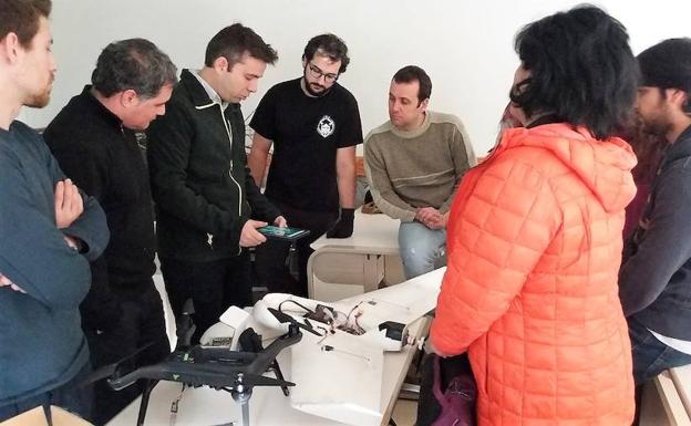 La ULE acerca a los alumnos de FP de Almázcara las herramientas del 'ingeniero forestal 4.0'
