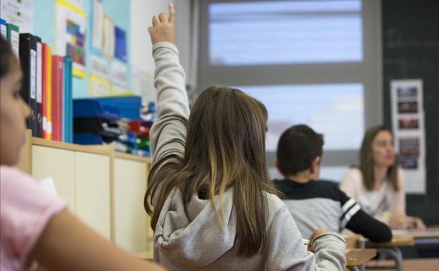 Cubillos celebra una 'escuela de familia' para que padres, madres y profesores eduquen en igualdad