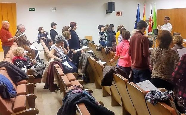 Cerca de 60 personas participan en el taller de canto celebrado en el Campus de Ponferrada