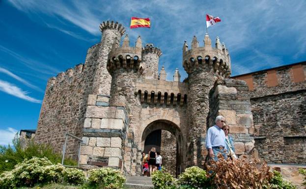 Un programa de empleo dotará de mobiliario de época al Castillo de los Templarios