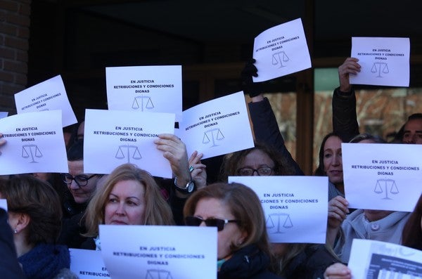 Concentración de los funcionarios de Justicia en Ponferrada