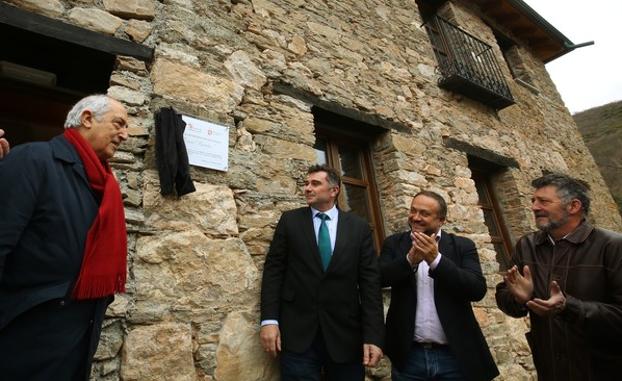 Villavieja pone «la primera piedra» de la futura red de albergues del Camino de Invierno a Santiago