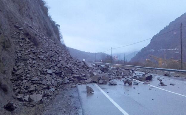 El PSOE pide explicaciones en las Cortes por el desprendimiento en la carretera Ponferrada-Villablino