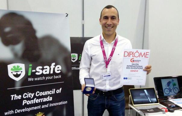 El I-Safe de Iván Sánchez gana la medalla de plata en la categoría 'Accesorios y Vehículos' en la Feria Internacional de Invenciones de Ginebra