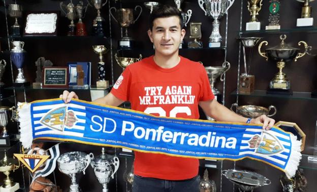 Saúl Crespo renueva su contrato con la Ponferradina