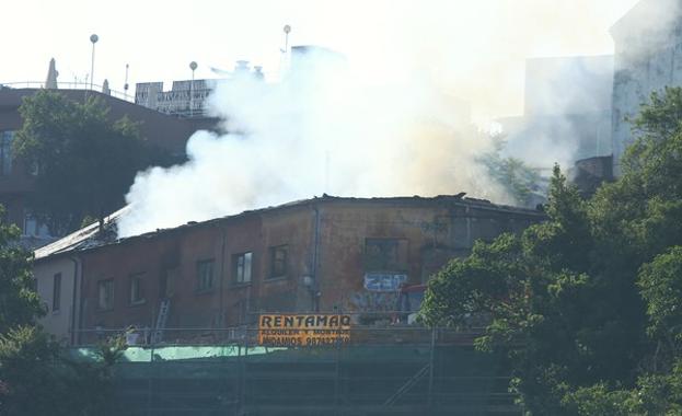 Afectado por inhalación de humo un hombre de 56 años en el incendio de una casa en ruina en el caso histórico de Ponferrada