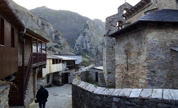 Gancedo pide «comprensión» a los vecinos de Peñalba y ve un «error» abandonar la Asociación de Pueblos Más Bonitos de España